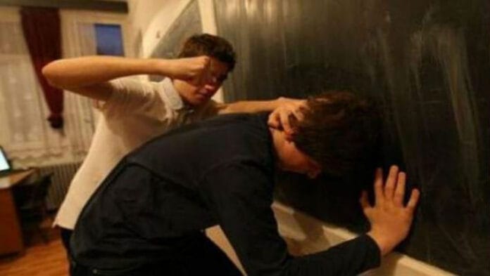 bataie_elevi_liceu_Ploiesti Bătaie între doi elevi de 15 ani, chiar în sala de clasă din Târgu Jiu!