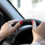 O tânără de 27 de ani s-a lăudat că a condus fără permis – și totul a fost filmat pe rețelele sociale! O tânără de 27 de ani s-a lăudat că a condus fără permis – și totul a fost filmat pe rețelele sociale!