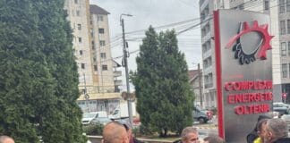 Protest spontan la sediul Complexului Energetic Oltenia: zeci de sindicaliști cer explicații privind viitorul companiei