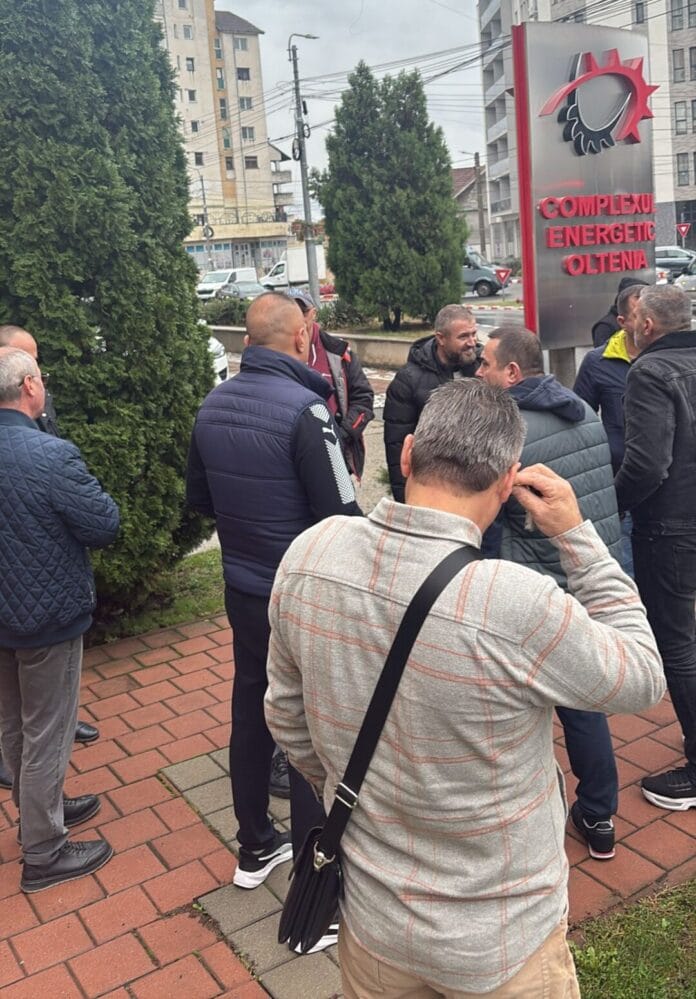 Protest spontan la sediul Complexului Energetic Oltenia: zeci de sindicaliști cer explicații privind viitorul companiei