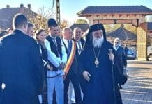 Moment istoric la Novaci: resfințirea Bisericii „Sfântul Ioan Botezătorul” a adunat sute de credincioși și oficiali Moment istoric la Novaci: resfințirea Bisericii „Sfântul Ioan Botezătorul”