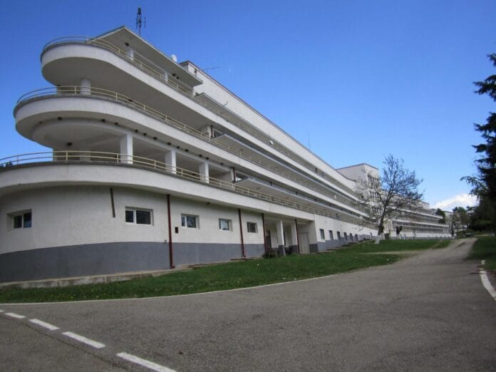 Spitalul din Dobrița angajează infirmieră debutantă