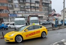 Tesla pe post de taxi în Târgu-Jiu!