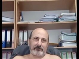 ȘOCANT: Scriitor cunoscut și angajat al ISJ, predat poliției. Acuzații grave privind infracțiunile sexuale asupra minorilor ȘOCANT: Scriitor cunoscut și angajat al ISJ, predat poliției. Acuzații grave privind infracțiunile sexuale asupra minorilor