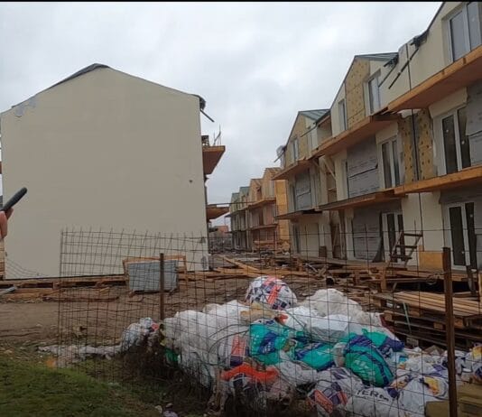 Cădere horror pe un șantier din Târgu Jiu: muncitor străpuns în piept după ce a căzut de pe o schelă improvizată Cădere horror pe un șantier din Târgu Jiu: muncitor străpuns în piept după ce a căzut de pe o schelă improvizată