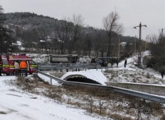 Cum s-a produs accidentul în care un bărbat a fost strivit de o sărăriță tractată de un tractor