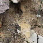 Pământul o ia la vale în Gorj: case și drumuri, în pericol iminent la Roșia de Amaradia