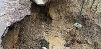 Pământul o ia la vale în Gorj: case și drumuri, în pericol iminent la Roșia de Amaradia Pământul o ia la vale în Gorj: case și drumuri, în pericol iminent la Roșia de Amaradia