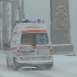 Adolescentă electrocutată după ce un copac a rupt cablurile electrice din cauza ninsorii Adolescentă electrocutată după ce un copac a rupt cablurile electrice din cauza ninsorii