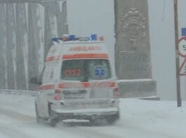 Adolescentă electrocutată după ce un copac a rupt cablurile electrice din cauza ninsorii