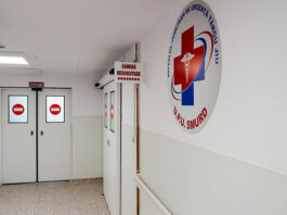 Medicul de gardă de la UPU Târgu Jiu a fost lovit și stropit cu cafea de 7-8 aparținători, suferind o entorsă, după ce a încercat să salveze o pacientă care înghițise medicamente Medicul de gardă de la UPU Târgu Jiu a fost lovit și stropit cu cafea de 7-8 aparținători, suferind o entorsă, după ce a încercat să salveze o pacientă care înghițise medicamente