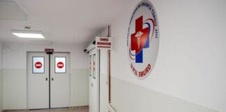 Medicul de gardă de la UPU Târgu Jiu a fost lovit și stropit cu cafea de 7-8 aparținători, suferind o entorsă, după ce a încercat să salveze o pacientă care înghițise medicamente