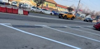 Parcările de reședință din zona Piața Mare nu mai sunt „rezervate” non-stop – oricine poate ocupa locul, contra cost