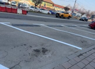 Parcările de reședință din zona Piața Mare nu mai sunt „rezervate” non-stop – oricine poate ocupa locul, contra cost