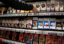 A vrut să impresioneze de 1 Martie, dar a dat lovitura la raft: 11 ciocolate „dispărute” dintr-un supermarket din Rovinari!