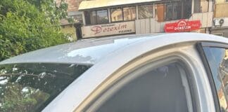 Hoțul somnoros din Târgu Jiu: prins de polițiști dormind în mașina pe care încerca să o jefuiască