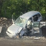 Foto: O femeie a murit, iar alte trei persoane au fost rănite după un impact violent cu un parapet
