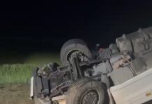 Video: Accident grav în Țânțăreni: un autotren răsturnat, un șofer decedat