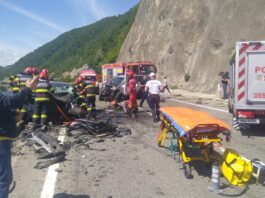 Accident grav pe DN6, la Orșova! Trafic blocat complet după un impact violent cu victime grav rănite