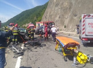 Accident grav pe DN6, la Orșova! Trafic blocat complet după un impact violent cu victime grav rănite Accident grav pe DN6, la Orșova! Trafic blocat complet după un impact violent cu victime grav rănite