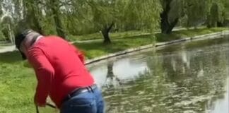 Un bărbat s-a ales cu dosar penal după ce ar fi încercat să-și înece câinele în lac