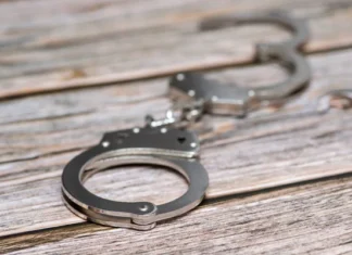 Bărbat de 61 de ani reținut după un episod violent în familie! Și-a lovit soția cu un obiect contondent