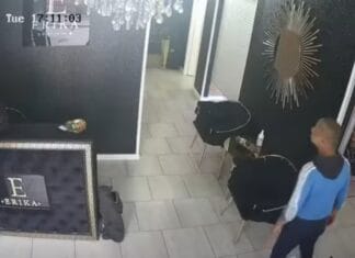 Video: Bărbat reținut după ce ar fi furat 400 de lei din geanta unei femei, într-un salon de înfrumusețare din Târgu Jiu Bărbat reținut după ce ar fi furat 400 de lei din geanta unei femei, într-un salon de înfrumusețare din Târgu Jiu