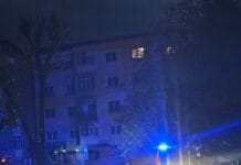 Video: Intervenție de urgență în Târgu Jiu: bărbat de 50 de ani salvat din apartament după ce vecinii au auzit strigăte de ajutor