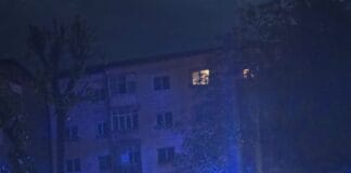 Video: Intervenție de urgență în Târgu Jiu: bărbat de 50 de ani salvat din apartament după ce vecinii au auzit strigăte de ajutor