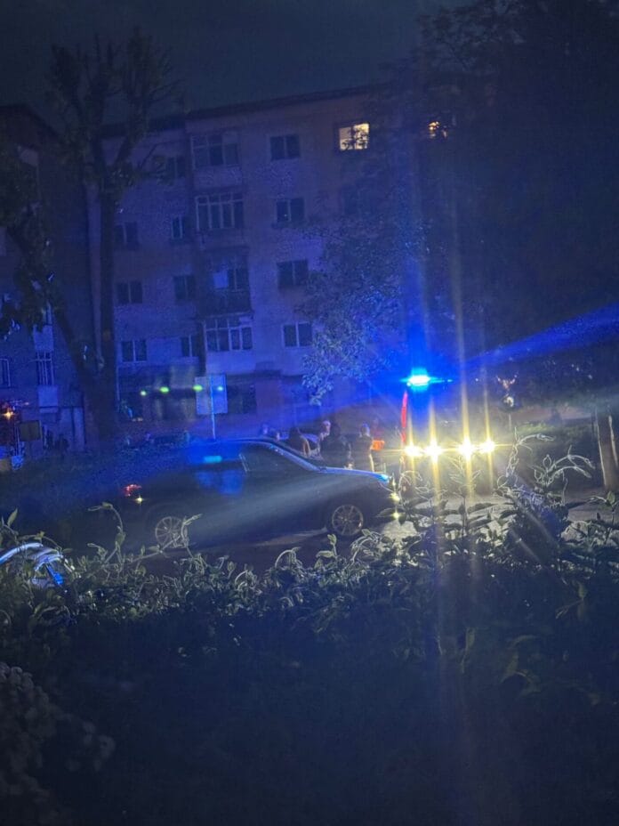 Video: Intervenție de urgență în Târgu Jiu: bărbat de 50 de ani salvat din apartament după ce vecinii au auzit strigăte de ajutor Video: Intervenție de urgență în Târgu Jiu: bărbat de 50 de ani salvat din apartament după ce vecinii au auzit strigăte de ajutor
