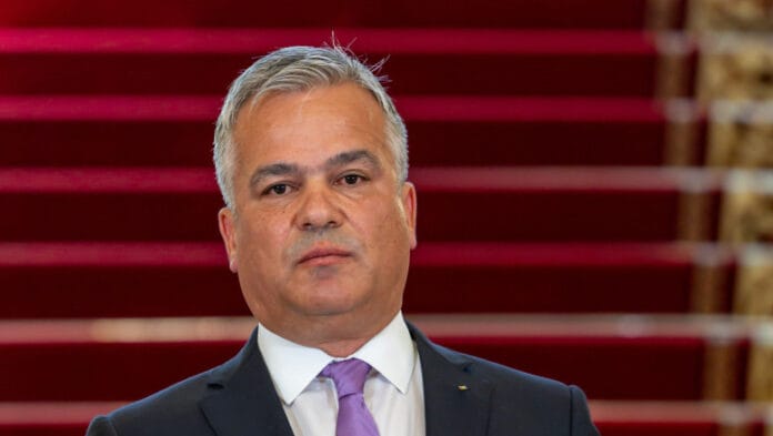 Adrian Veștea prim-ministru Criză politică în PNL după desemnarea lui Adrian Veștea