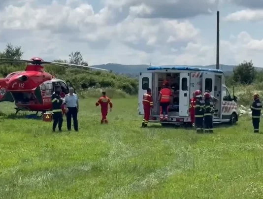 Vezi cine este patronul rănit grav sub propriul camion la Drăguțești Vezi cine este patronul rănit grav sub propriul camion la Drăguțești