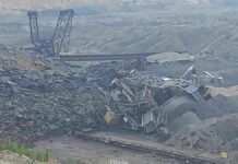 Alunecare masivă de teren la Cariera Pinoasa din Gorj. Un milion de metri cubi de pământ au afectat un excavator minier Alunecare masivă de teren la Cariera Pinoasa din Gorj. Un milion de metri cubi de pământ au afectat un excavator minier