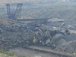 Alunecare masivă de teren la Cariera Pinoasa din Gorj. Un milion de metri cubi de pământ au afectat un excavator minier Alunecare masivă de teren la Cariera Pinoasa din Gorj. Un milion de metri cubi de pământ au afectat un excavator minier