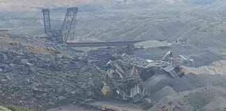 Alunecare masivă de teren la Cariera Pinoasa din Gorj. Un milion de metri cubi de pământ au afectat un excavator minier