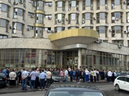Protest la Finanțele Publice Gorj pentru a treia zi consecutiv