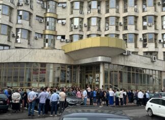 Protest la Finanțele Publice Gorj pentru a treia zi consecutiv