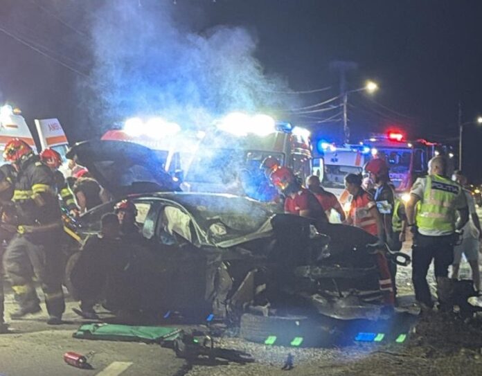 accident-lelesti Accident mortal pe DN 67D, în Gorj. Un adolescent de 16 ani și-a pierdut viața, iar alți patru tineri au fost răniți