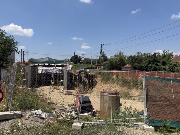 pasaj Pasajul de pe Ana Ipătescu din Târgu Jiu, finalizat mai târziu. Circulația feroviară va fi oprită abia în octombrie