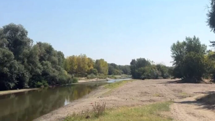 jiul secat Râul Jiu, la unul dintre cele mai scăzute niveluri din ultimul secol. La Filiași, apa a coborât la -18 centimetri