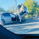 BREAKING NEWS | Accident spectaculos la Bălești! Două mașini implicate, una răsturnată