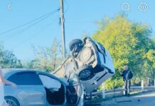 BREAKING NEWS | Accident spectaculos la Bălești! Două mașini implicate, una răsturnată BREAKING NEWS | Accident spectaculos la Bălești! Două mașini implicate, una răsturnată