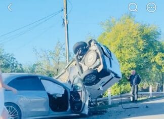 BREAKING NEWS | Accident spectaculos la Bălești! Două mașini implicate, una răsturnată BREAKING NEWS | Accident spectaculos la Bălești! Două mașini implicate, una răsturnată