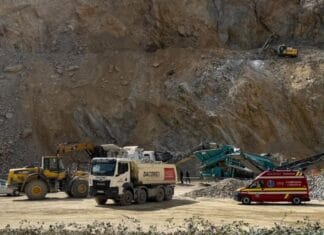 Un bărbat a murit după ce a fost lovit de un utilaj într-o carieră din Porceni