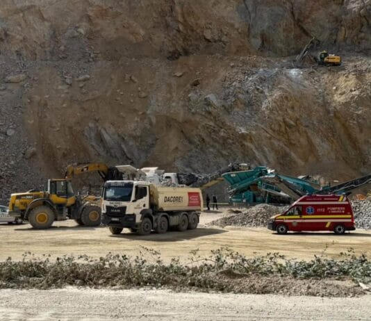 Un bărbat a murit după ce a fost lovit de un utilaj într-o carieră din Porceni Un bărbat a murit după ce a fost lovit de un utilaj într-o carieră din Porceni