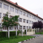 Scandal la Liceul Tehnologic Motru. Elevii de clasa a XII-a contestă comasarea claselor înainte de Bacalaureat Scandal la Liceul Tehnologic Motru. Elevii de clasa a XII-a contestă comasarea claselor înainte de Bacalaureat