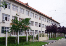 Scandal la Liceul Tehnologic Motru. Elevii de clasa a XII-a contestă comasarea claselor înainte de Bacalaureat Scandal la Liceul Tehnologic Motru. Elevii de clasa a XII-a contestă comasarea claselor înainte de Bacalaureat