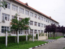 Scandal la Liceul Tehnologic Motru. Elevii de clasa a XII-a contestă comasarea claselor înainte de Bacalaureat Scandal la Liceul Tehnologic Motru. Elevii de clasa a XII-a contestă comasarea claselor înainte de Bacalaureat