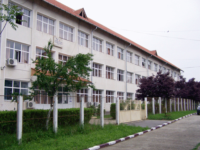 colegiul-national-george-cosbuc motru Scandal la Liceul Tehnologic Motru. Elevii de clasa a XII-a contestă comasarea claselor înainte de Bacalaureat