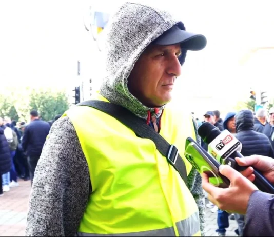 Salarii contestate și amenințări cu proteste la Cariera Roșia! Angajații Minprest reclamă diferențe de venituri pentru aceeași muncă Salarii contestate și amenințări cu proteste la Cariera Roșia! Angajații Minprest reclamă diferențe de venituri pentru aceeași muncă